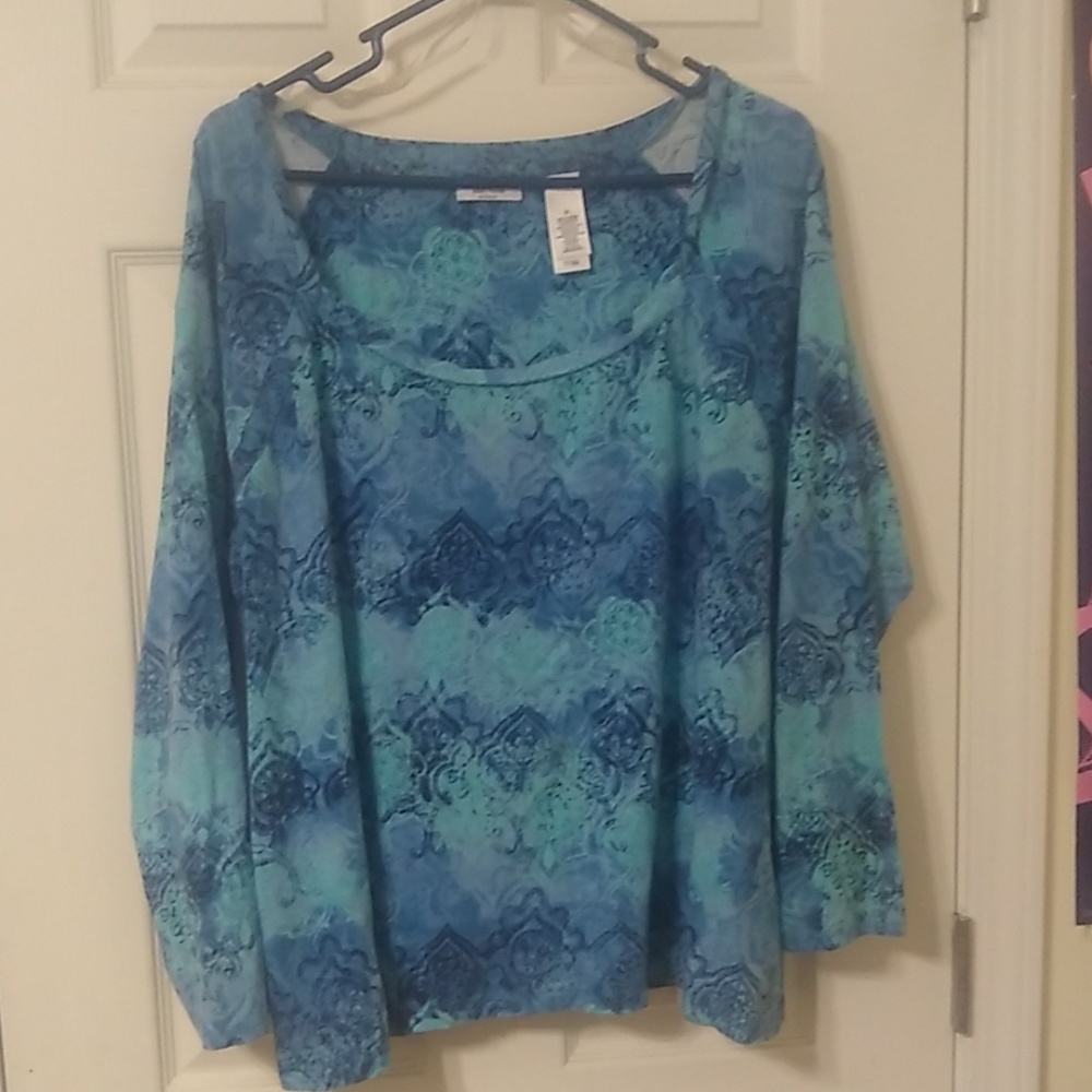 Blue pattern long sleeved shirt